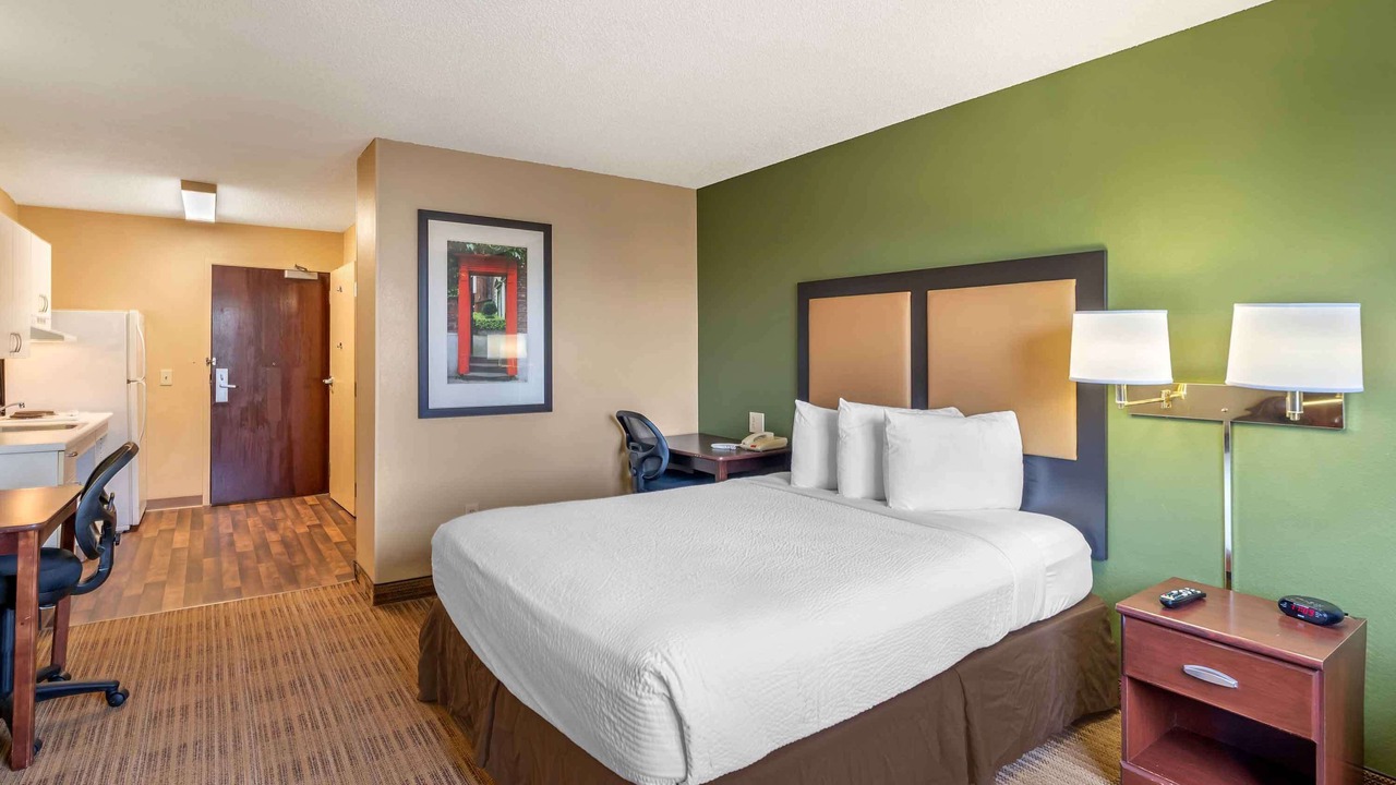 Photo of Bedroom in Coliseum Central