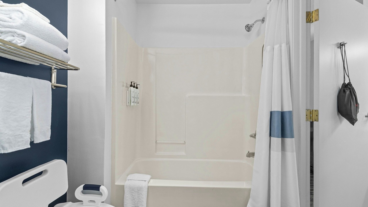 Photo of Bathroom in Manteno
