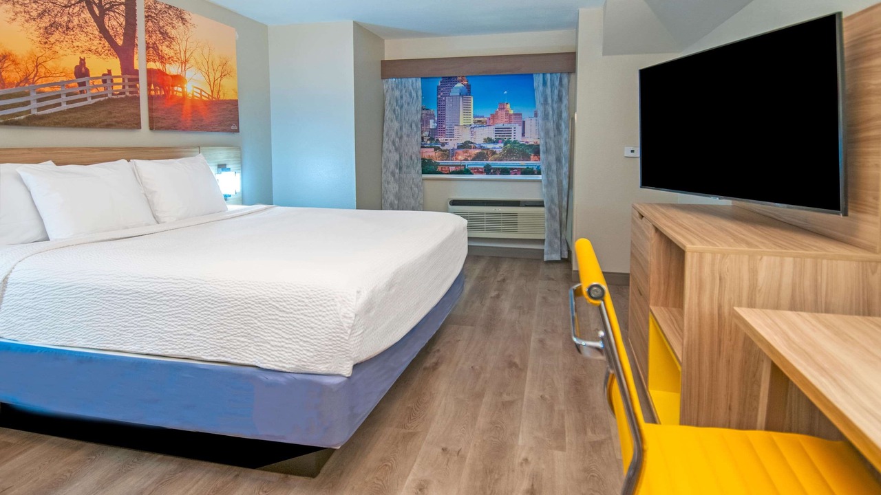 Photo of Bedroom in Hollywood Park