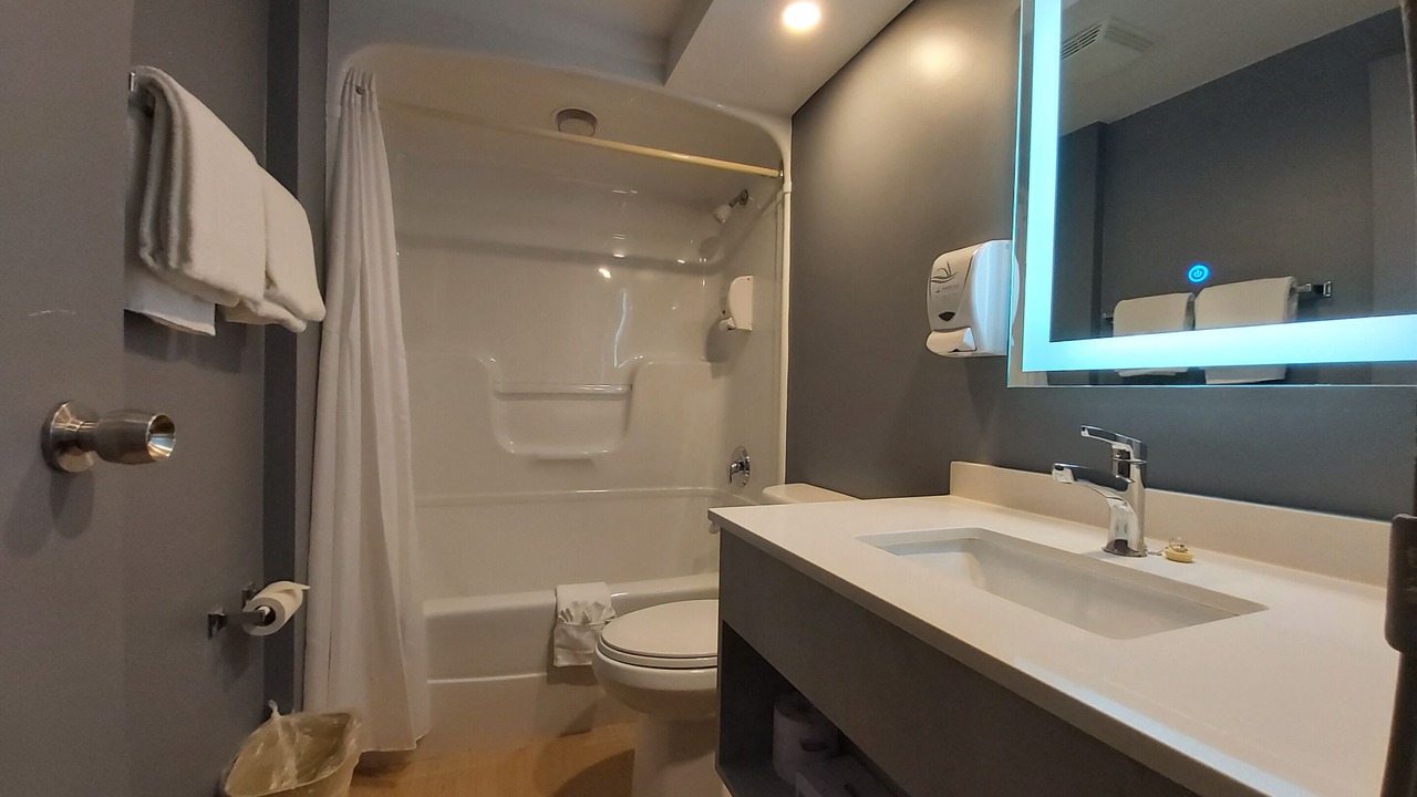 Photo of Bathroom in Niagara Falls
