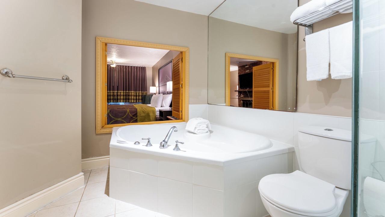 Photo of Bathroom in Gananoque