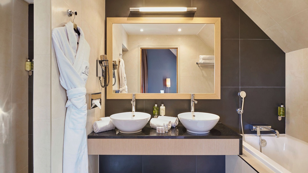 Photo of Bathroom in Villiers-le-Mahieu