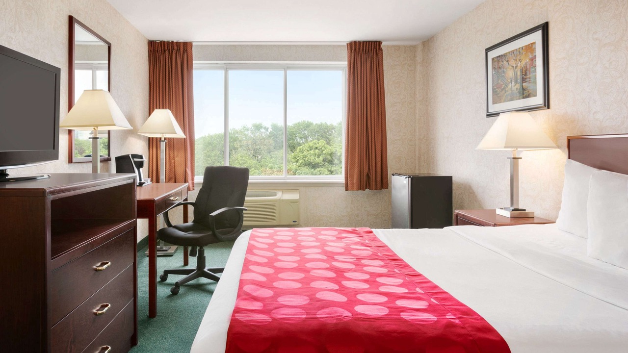Photo of Bedroom in Cote-Des-Neiges—Notre-Dame-De-Grace