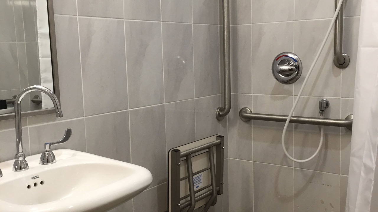 Photo of Bathroom in Cote-Des-Neiges—Notre-Dame-De-Grace
