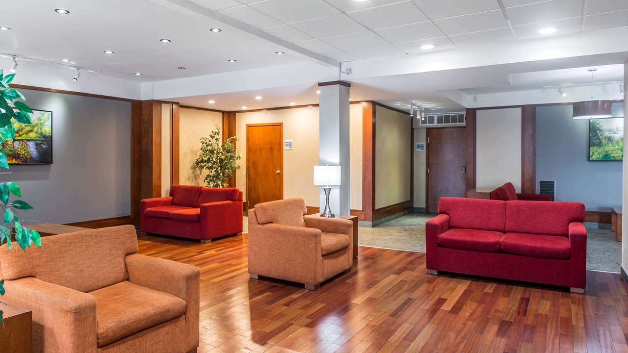 Photo of Livingroom in Cote-Des-Neiges—Notre-Dame-De-Grace