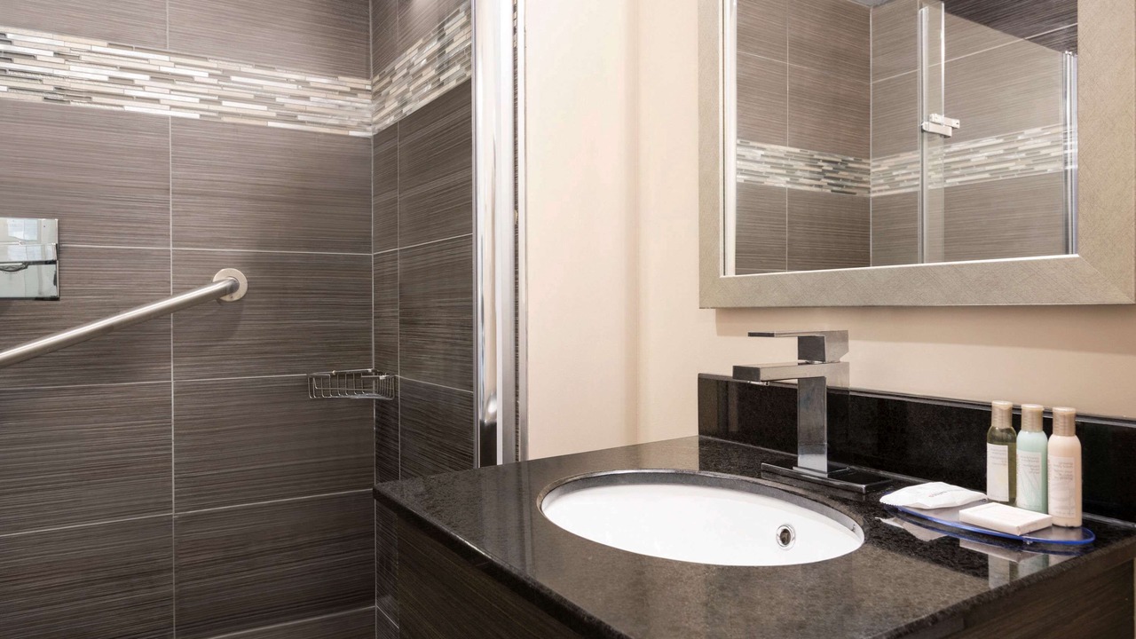 Photo of Bathroom in Cote-Des-Neiges—Notre-Dame-De-Grace