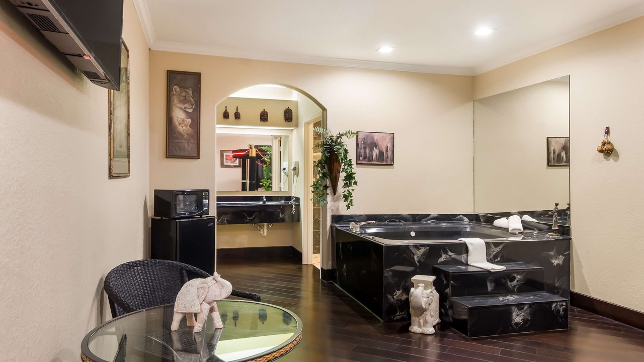 Photo of Bathroom in Greater Greenspoint
