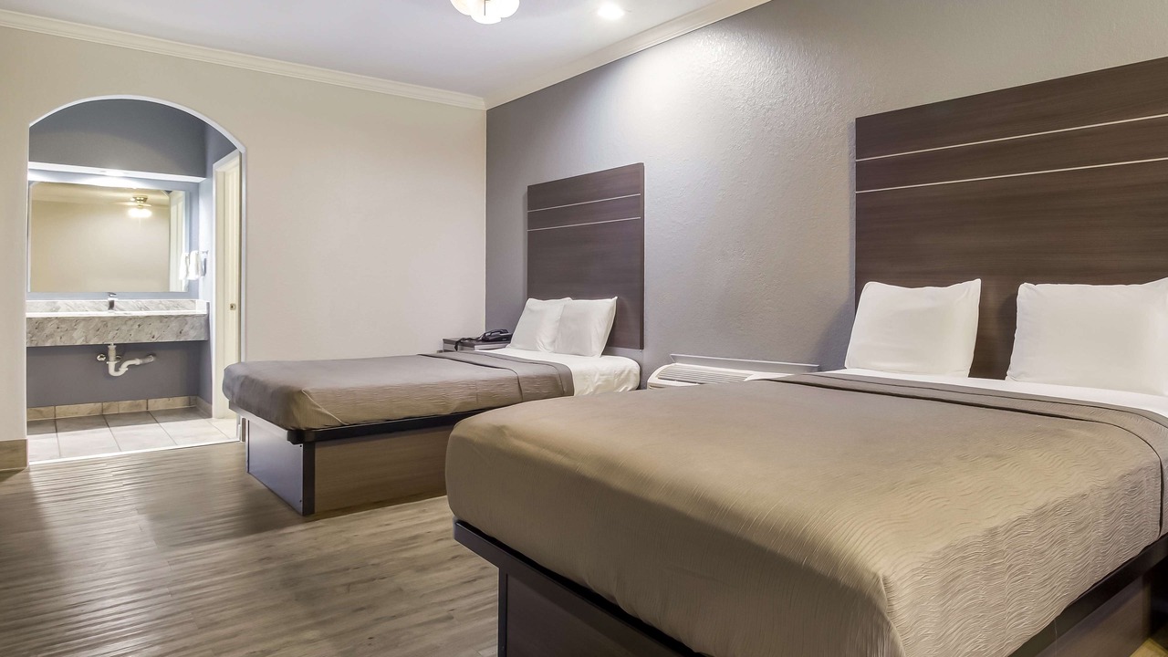 Photo of Bedroom in Greater Greenspoint