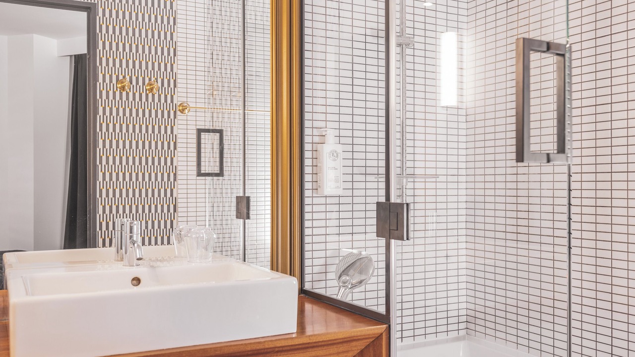 Photo of Bathroom in Graslin - Commerce