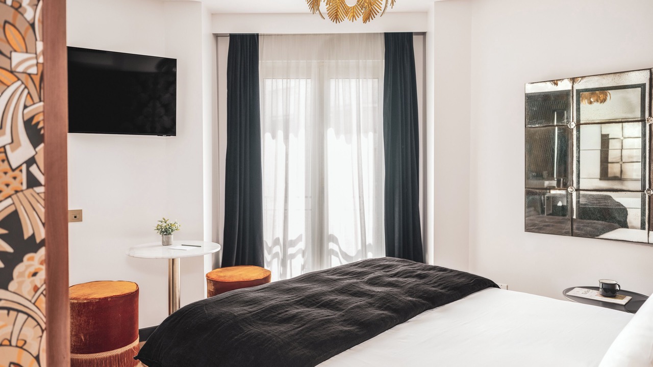 Photo of Bedroom in Graslin - Commerce