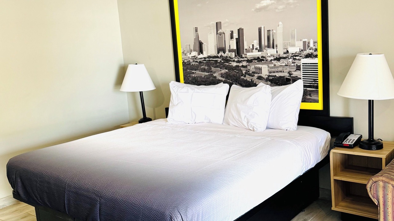 Photo of Bedroom in Central City