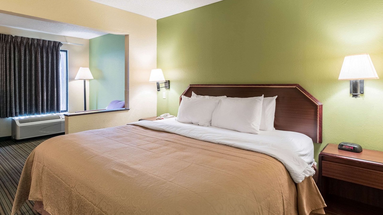 Photo of Bedroom in Alexandria