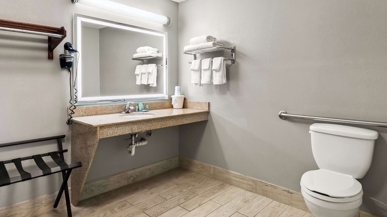 Photo of Bathroom in Mexia