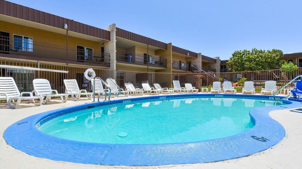 Photo of Outdoor in Page