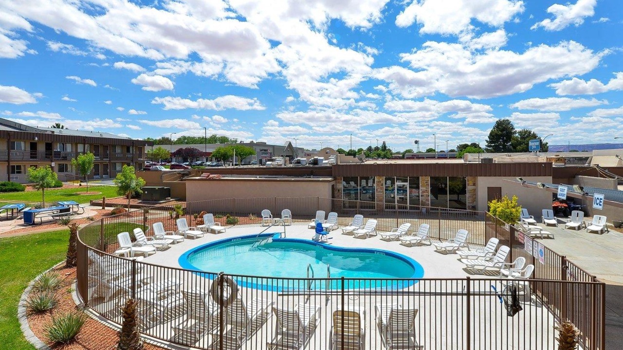 Photo of Outdoor in Page