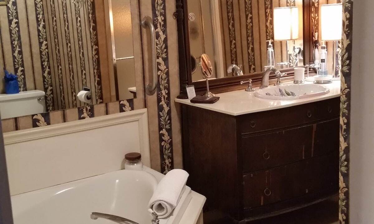 Photo of Bathroom in Eureka Springs Historic District