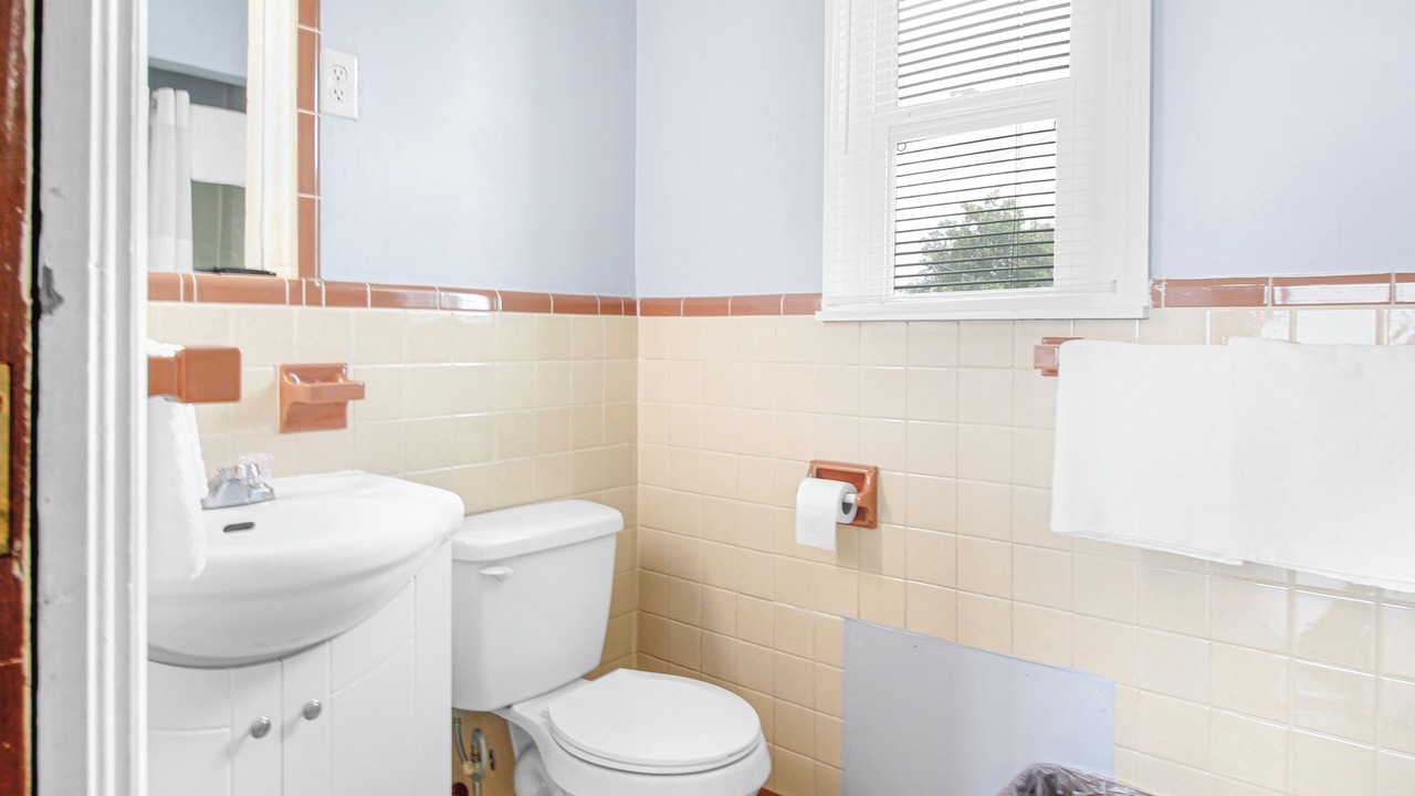 Photo of Bathroom in Horse Cave