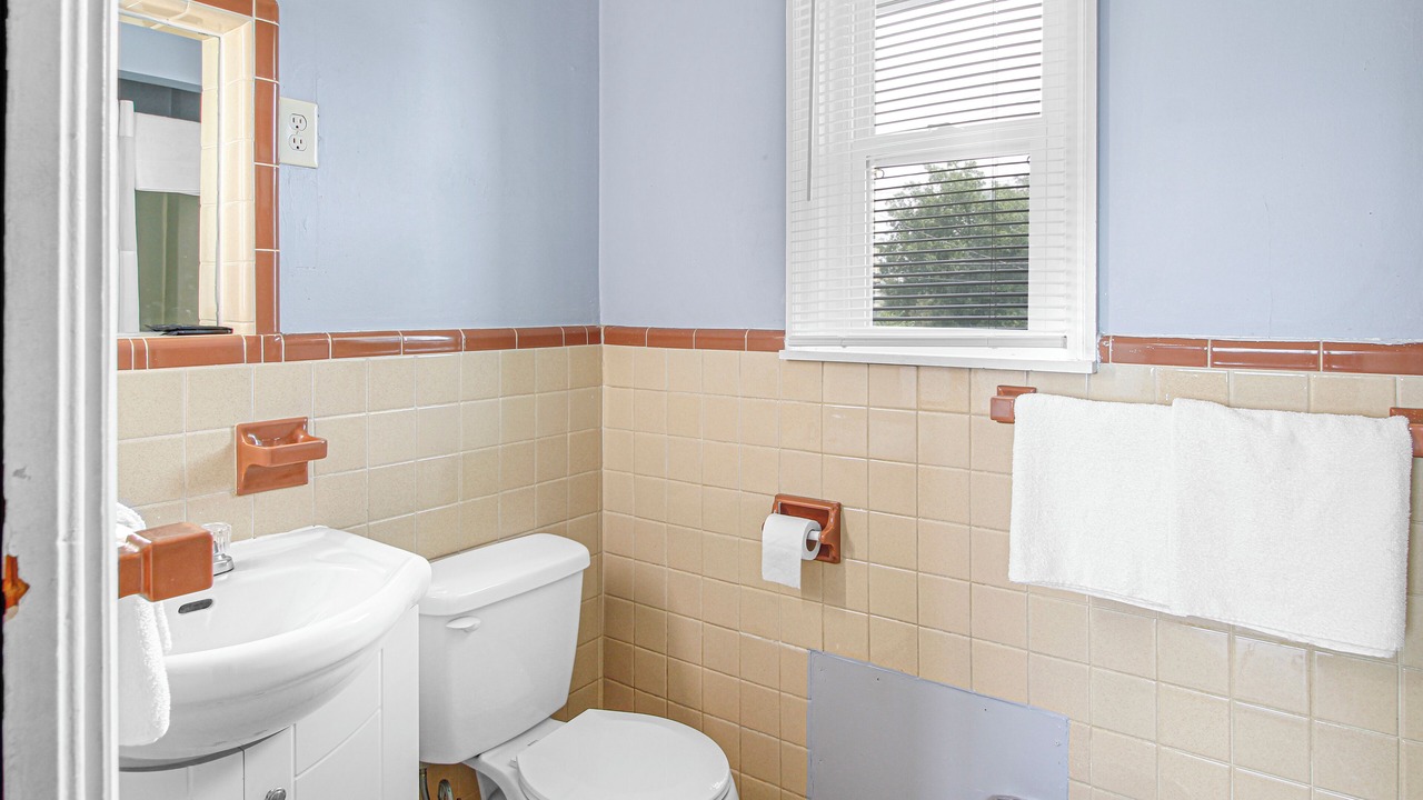 Photo of Bathroom in Horse Cave