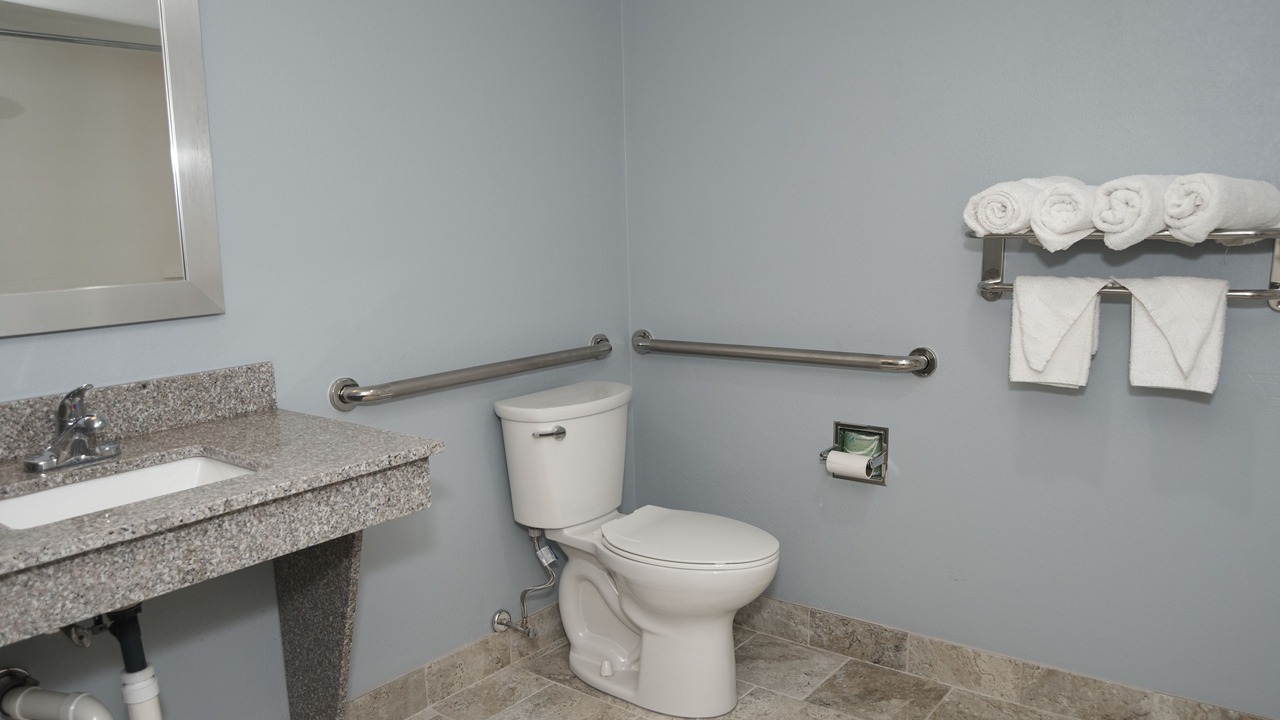 Photo of Bathroom in Teaticket