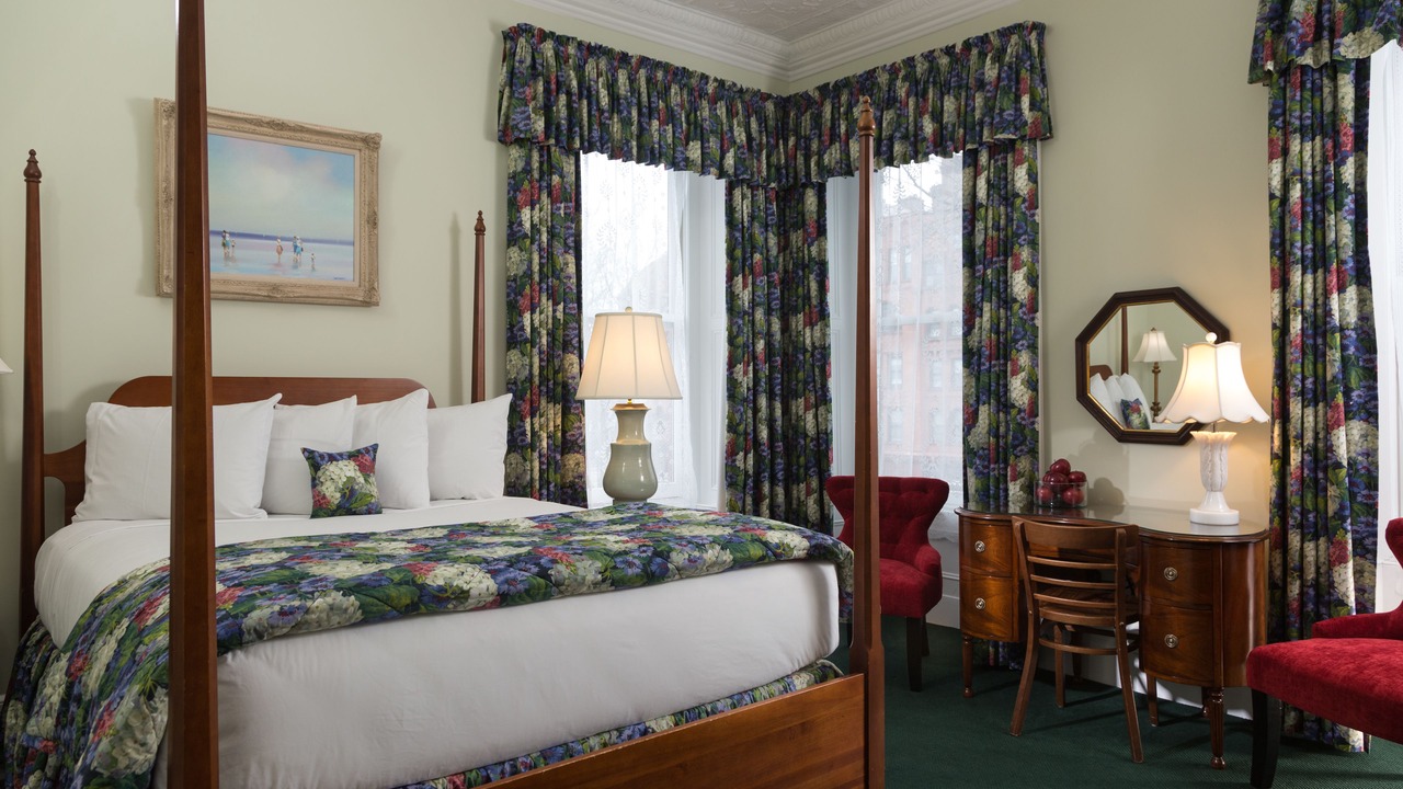 Photo of Bedroom in Saratoga Springs