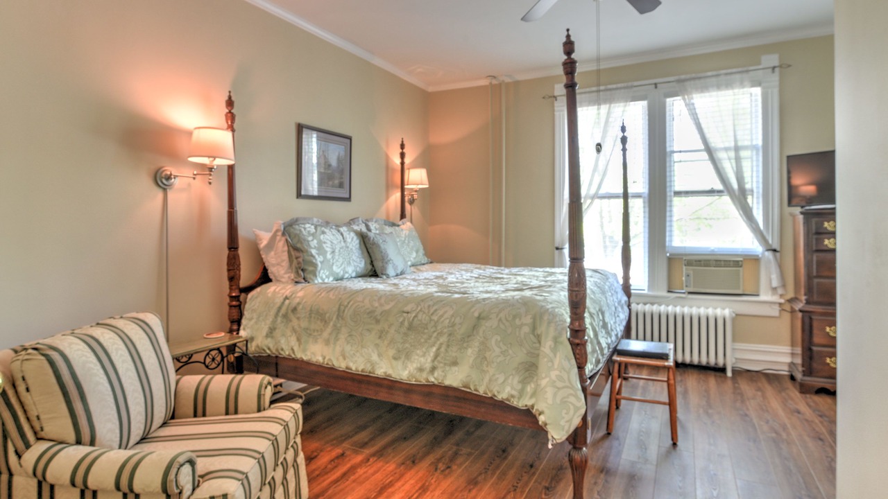 Photo of Bedroom in Hendersonville