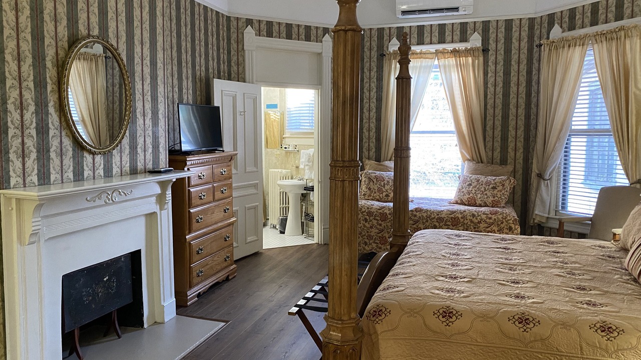 Photo of Bedroom in Hendersonville