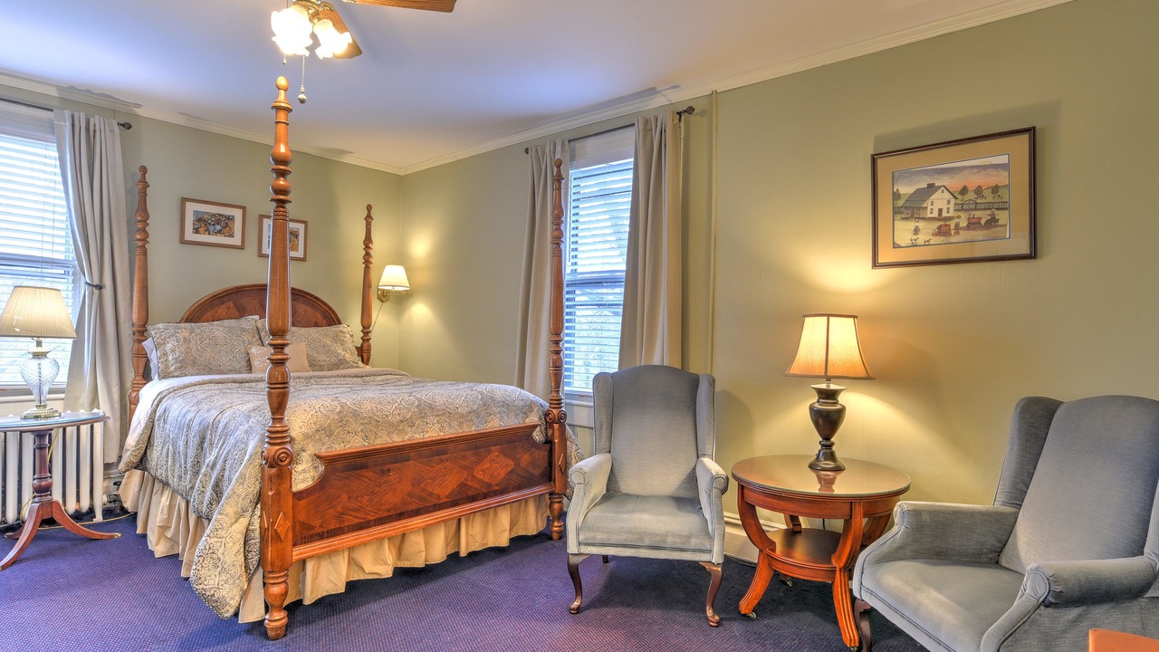 Photo of Bedroom in Hendersonville