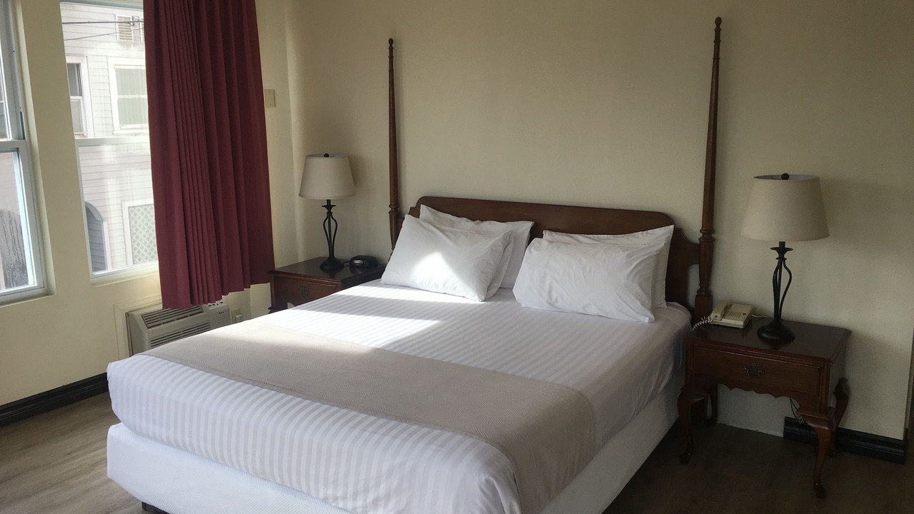 Photo of Bedroom in Avalon
