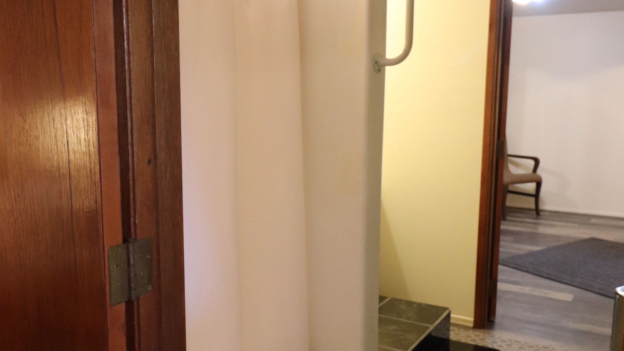 Photo of Bathroom in Naalehu