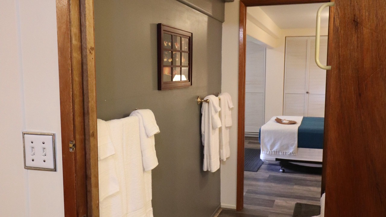 Photo of Bathroom in Naalehu