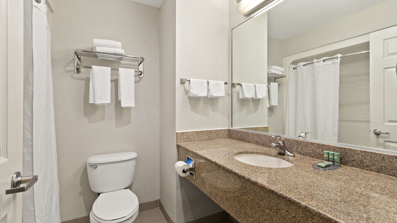 Photo of Bathroom in Woodlake - Briar Meadow