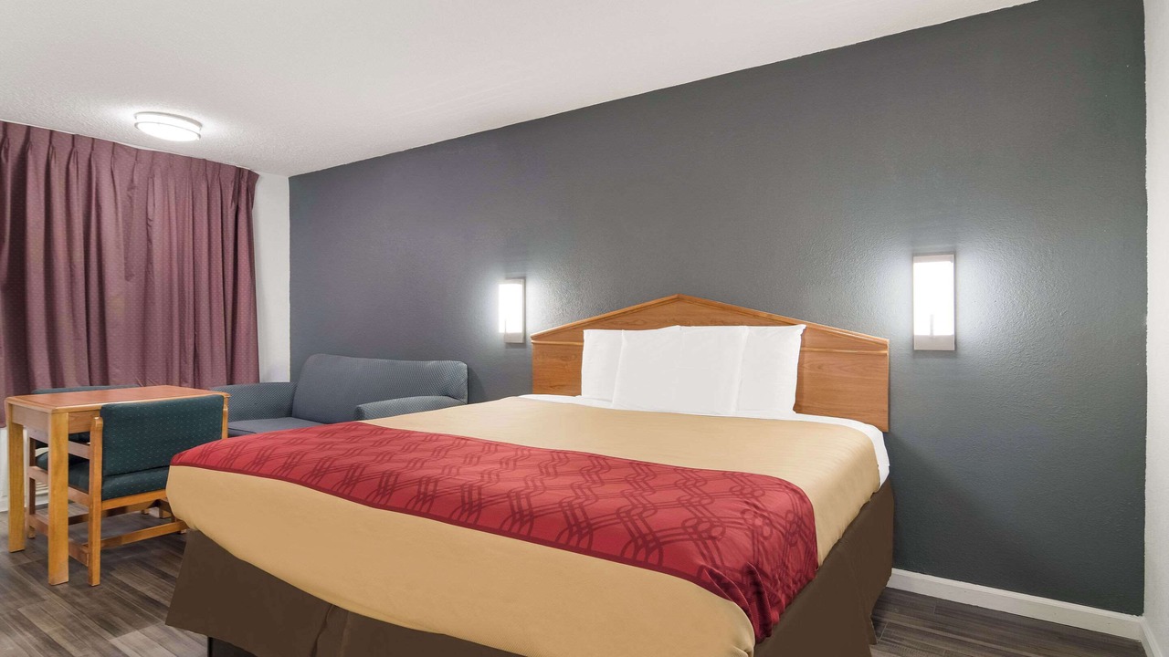 Photo of Bedroom in Calhoun