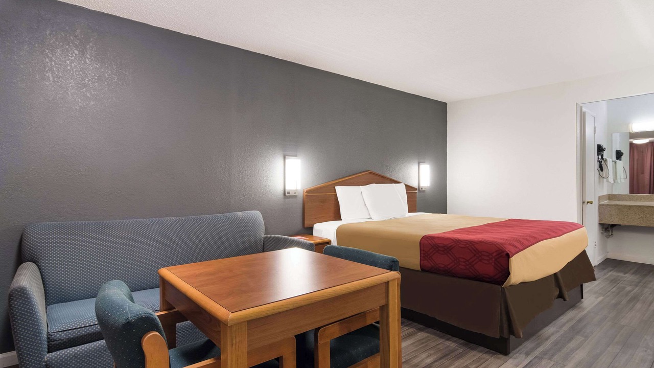 Photo of Bedroom in Calhoun