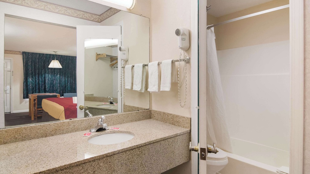 Photo of Bedroom in Calhoun