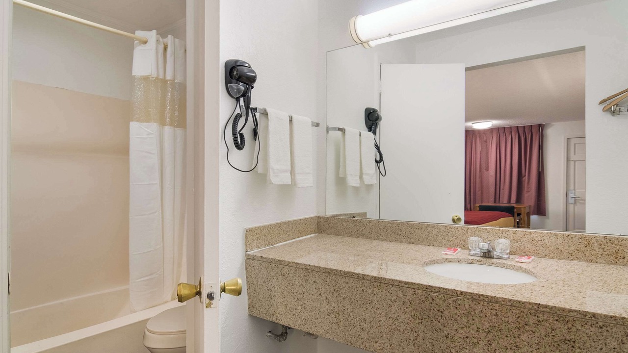 Photo of Bedroom in Calhoun