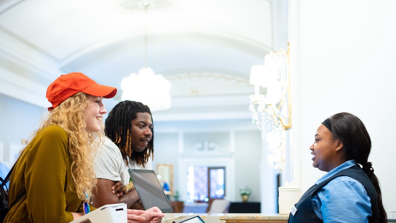 Photo of Others in Queens Square