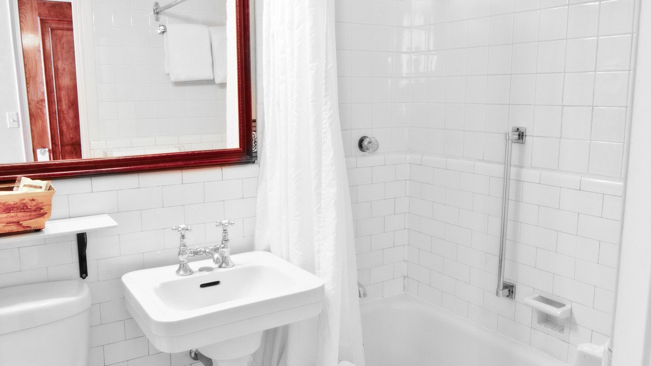 Photo of Others in Queens Square