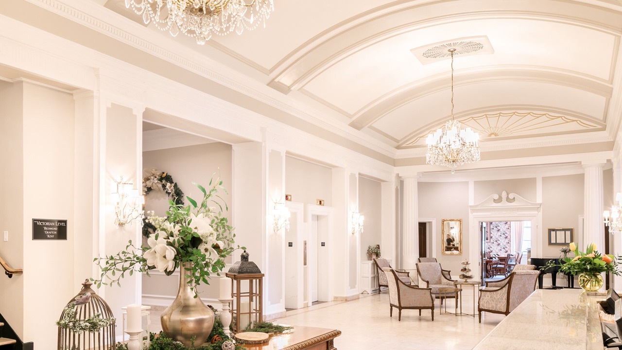 Photo of Others in Queens Square