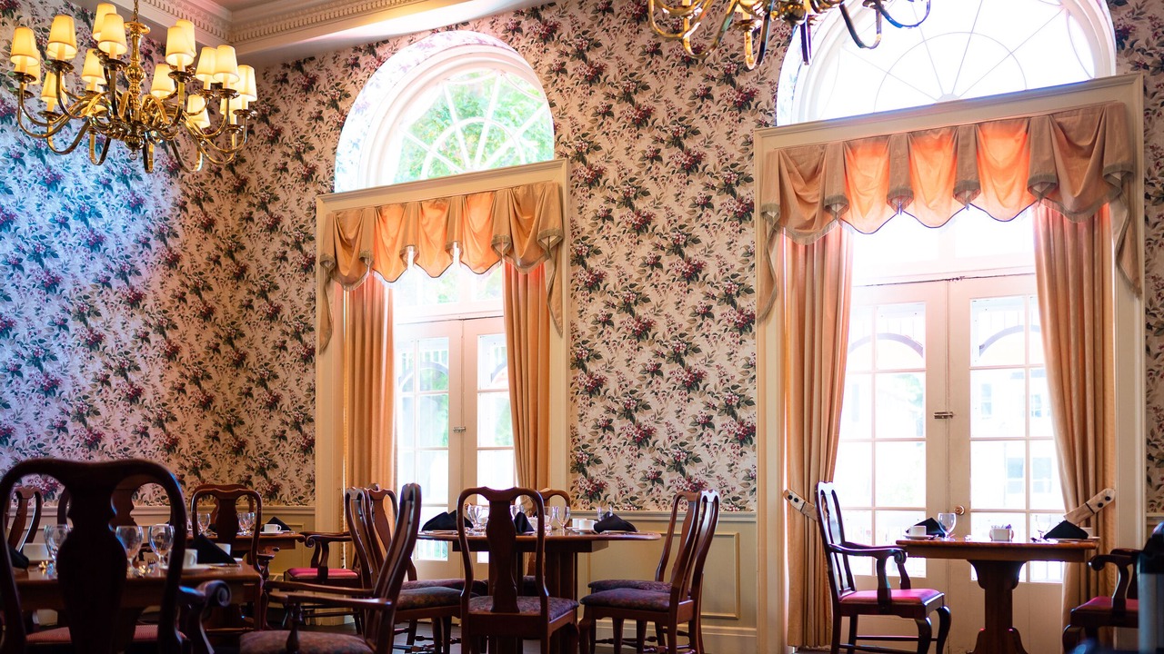 Photo of Others in Queens Square