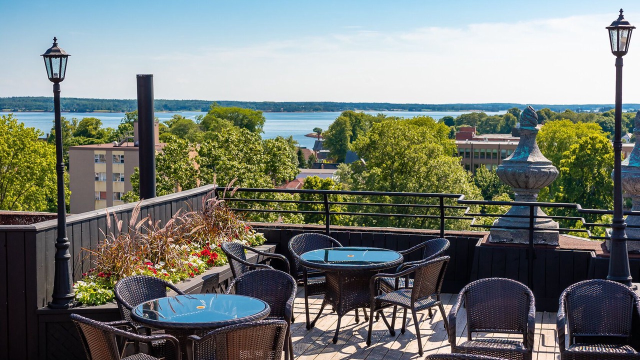 Photo of Outdoor in Queens Square