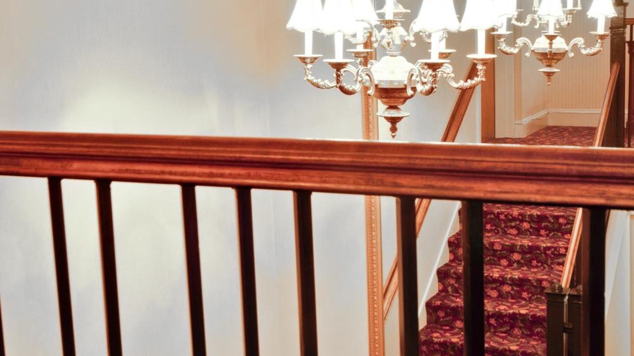 Photo of Others in Queens Square