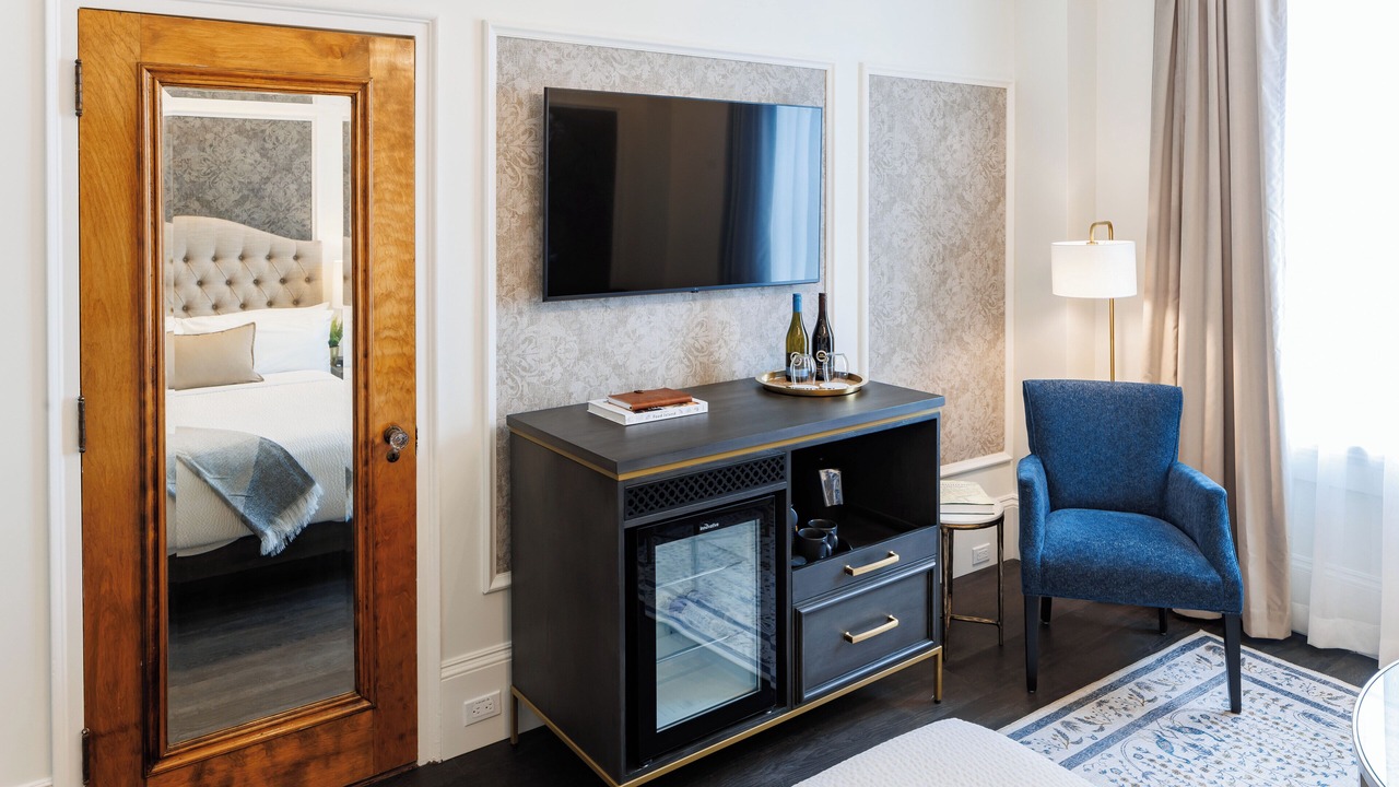 Photo of Bedroom in Queens Square