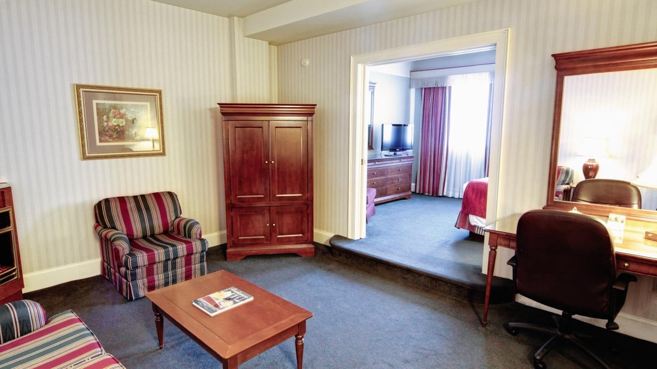 Photo of Others in Queens Square