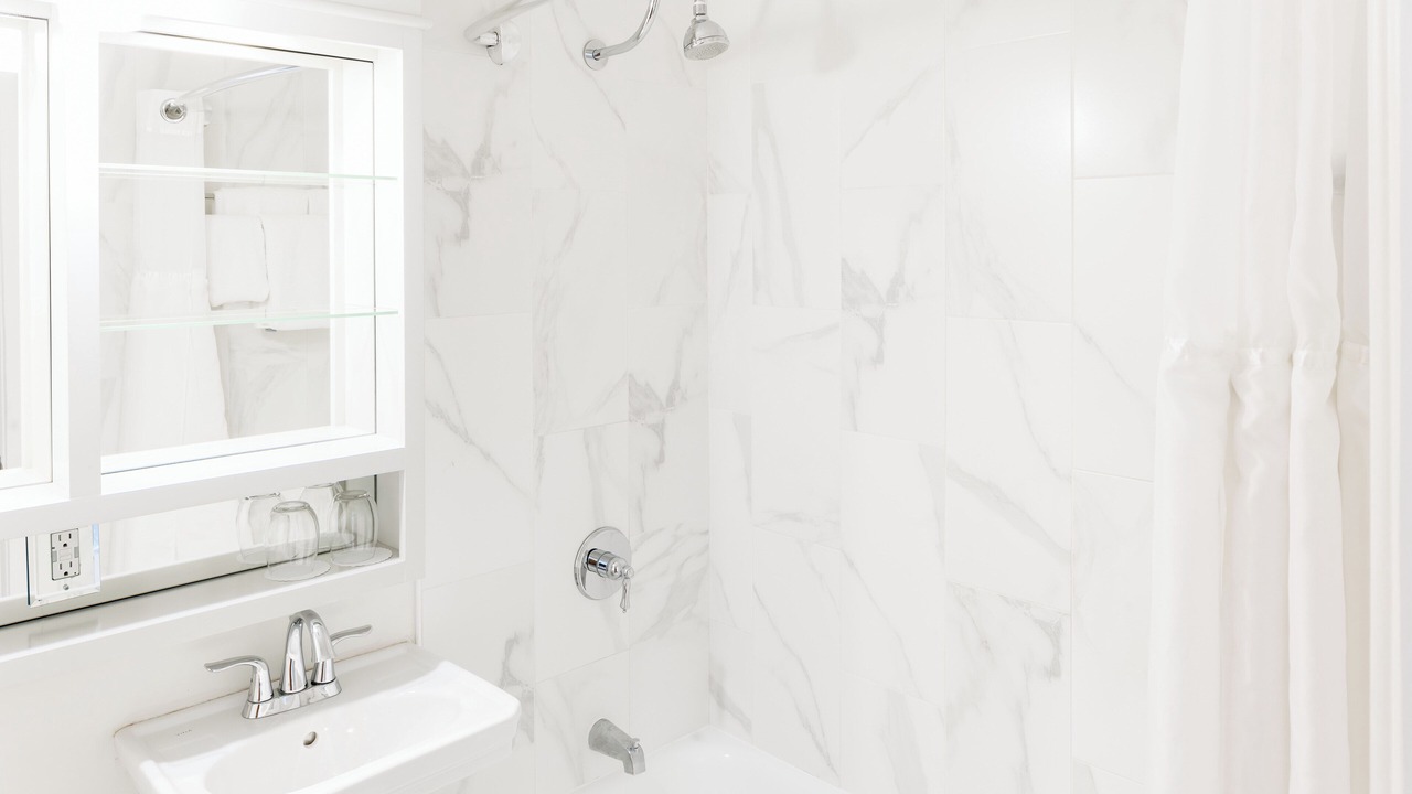 Photo of Others in Queens Square