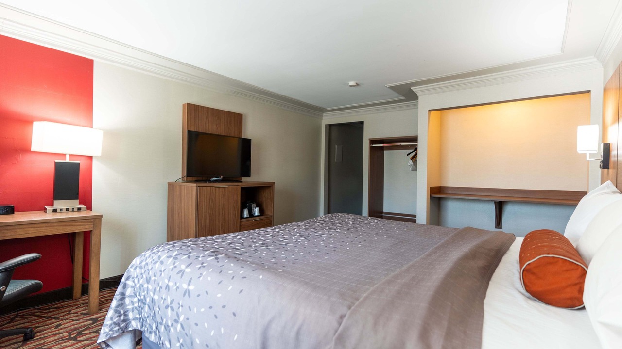 Photo of Bedroom in Downtown Niagara Falls