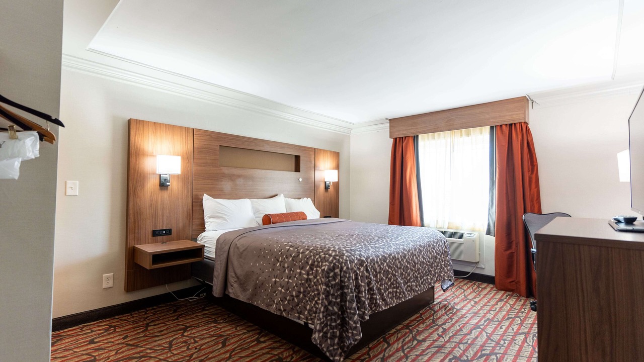 Photo of Bedroom in Downtown Niagara Falls