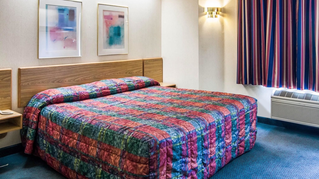 Photo of Bedroom in Salem