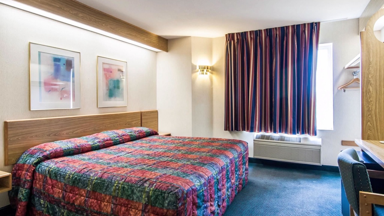 Photo of Bedroom in Salem