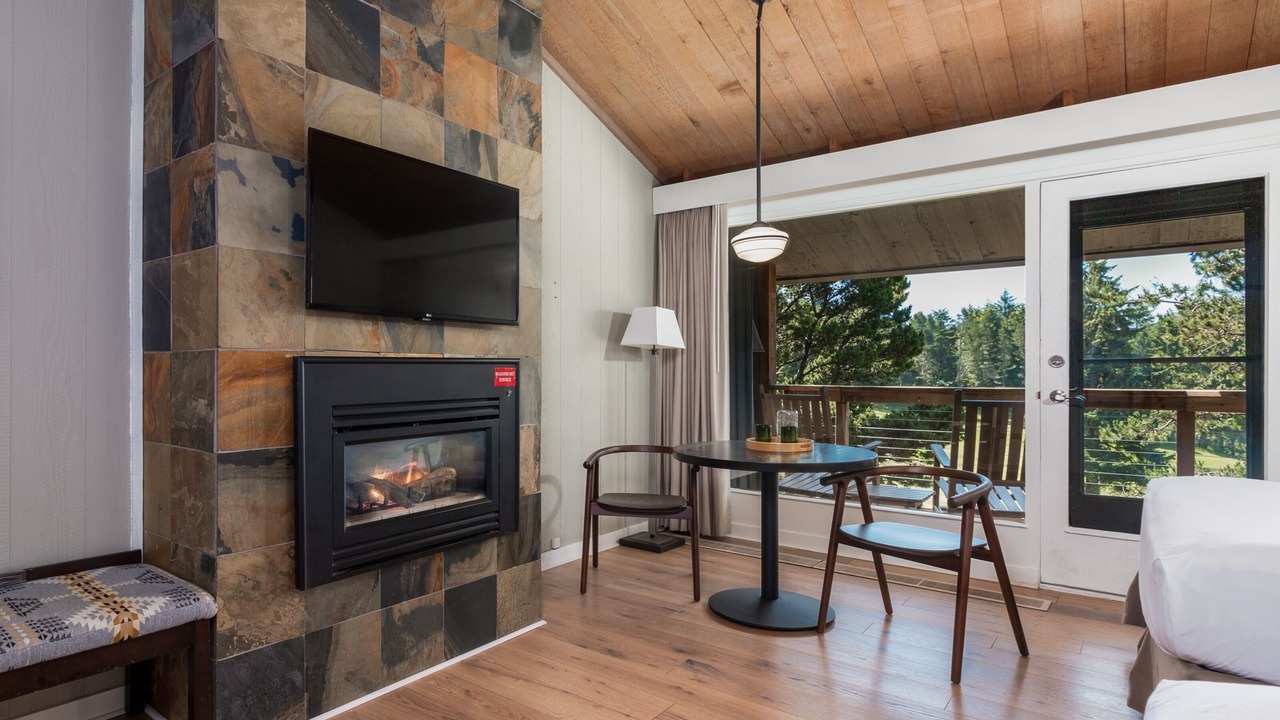 Photo of Bedroom in Gleneden Beach