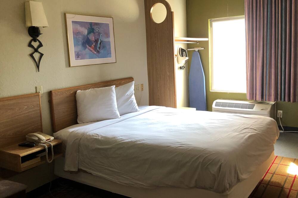 Photo of Bedroom in Coraopolis
